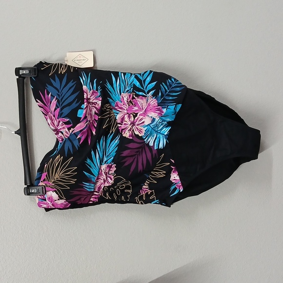 St. John's Bay Other - NWT St. John's Bay Slimming One Piece Strapless Swimsuit Floral Plus 16